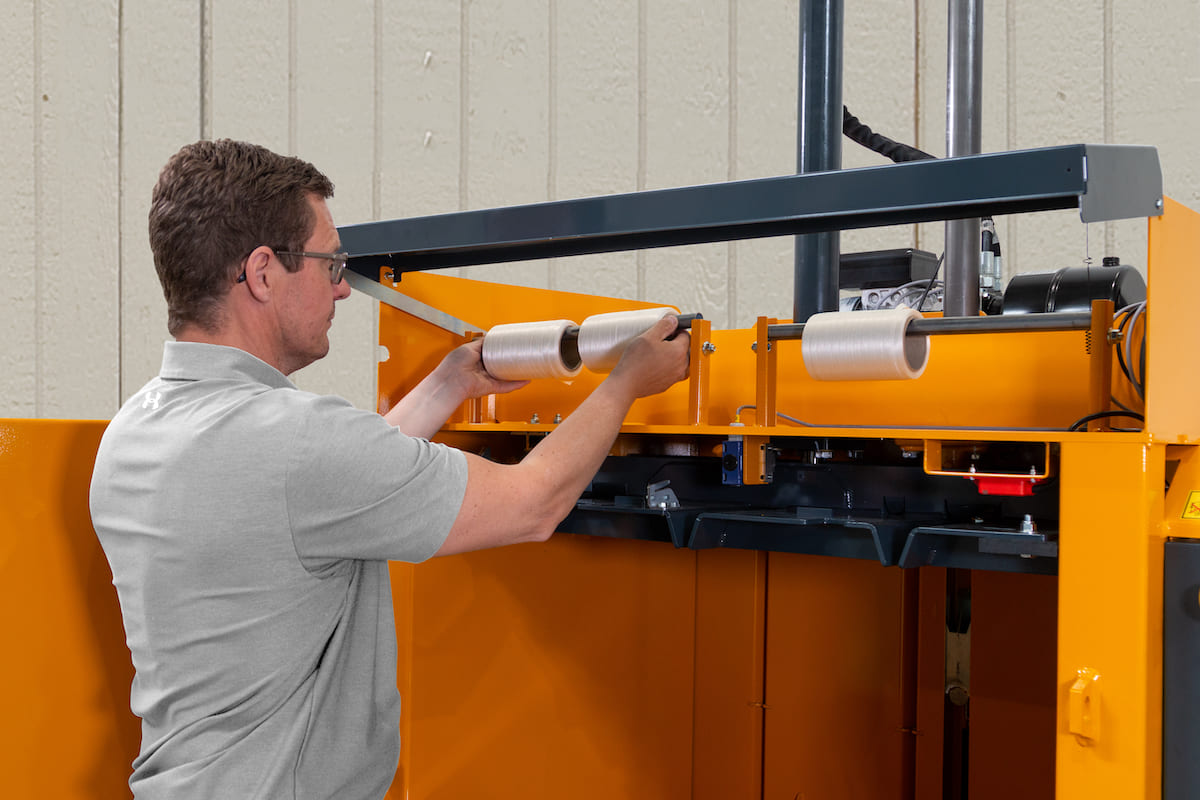 Ballenpresse Bramidan B5 W Rollen wechseln | Toel Recycling AG