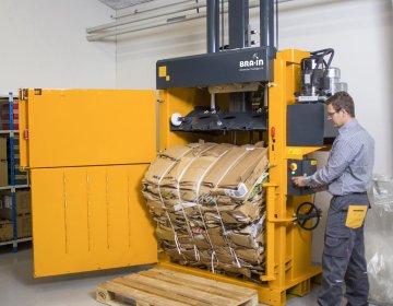 Ballenpresse Bramidan B50 Ballenauswurf | Toel Recycling AG