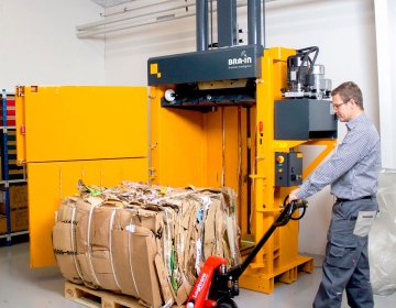 Ballenpresse Bramidan B50 Ballentransport | Toel Recycling AG