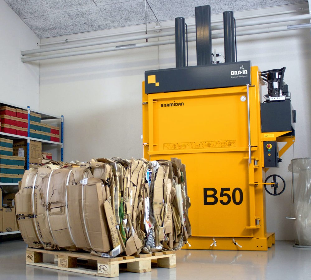 Ballenpresse Bramidan B50 Kartonballen | Toel Recycling AG