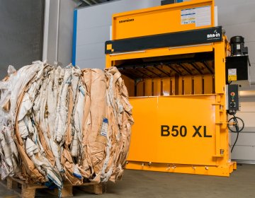 Ballenpresse Bramidan B50 XL SD Kartonballen | Toel Recycling AG