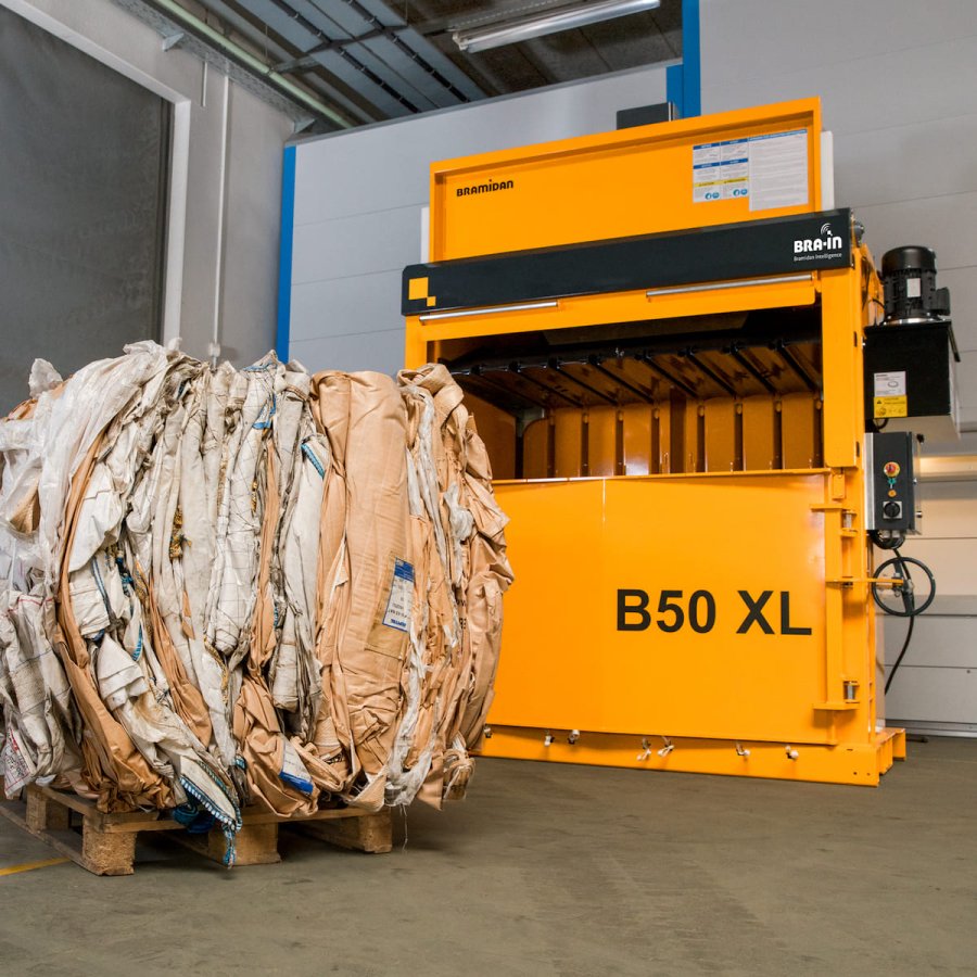 Ballenpresse Bramidan B50 XL SD Kartonballen | Toel Recycling AG