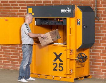 Ballenpresse Bramidan X25 Einfüllöffnung | Toel Recycling AG