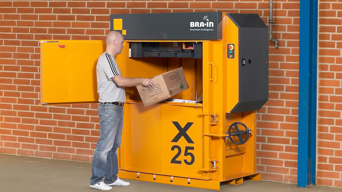 Ballenpresse Bramidan X25 Einfüllöffnung | Toel Recycling AG