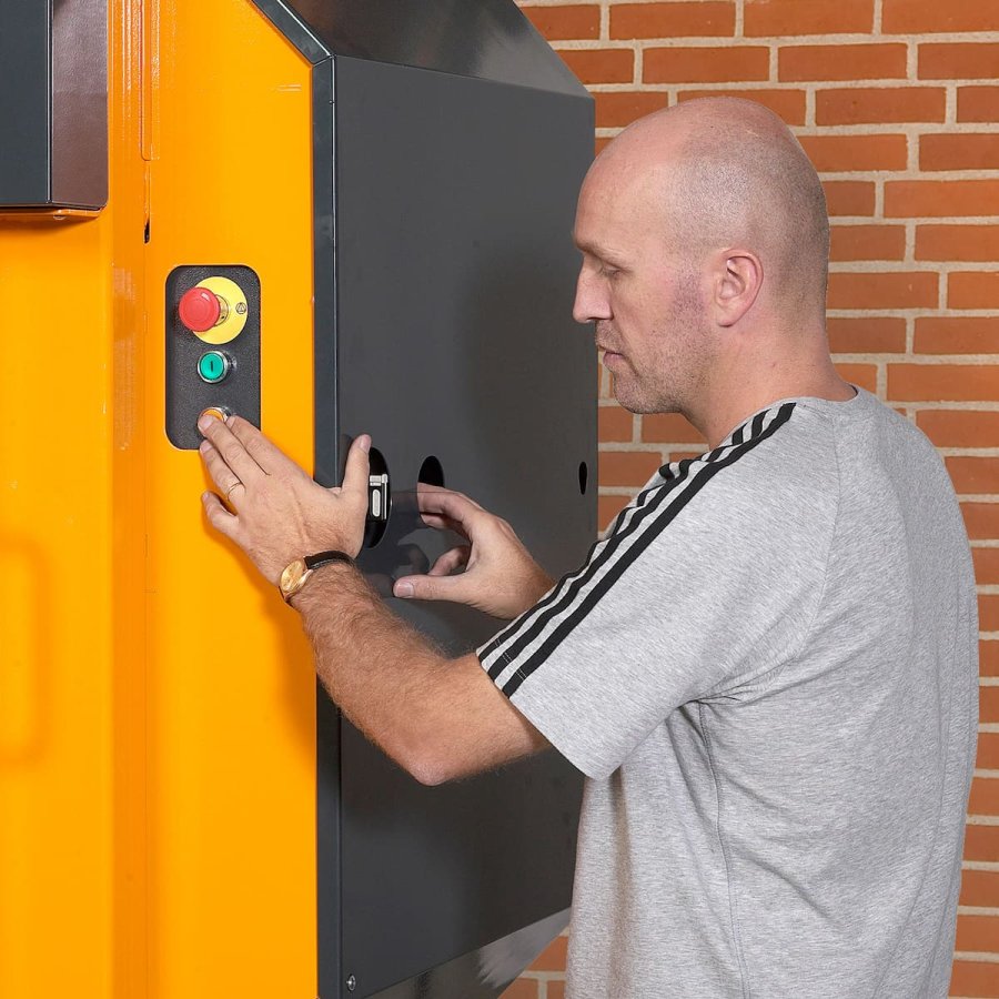 Ballenpresse Bramidan X25 Zweihandbedienung | Toel Recycling AG