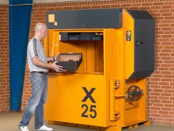 Ballenpresse Bramidan X25 vollautomatische Schiebetür | Toel Recycling AG