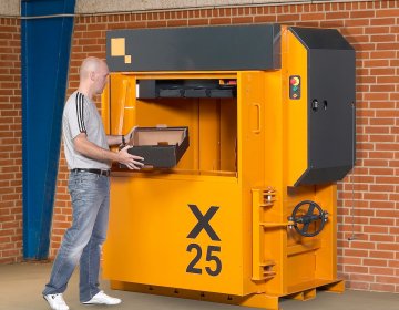 Ballenpresse Bramidan X25 vollautomatische Schiebetür | Toel Recycling AG