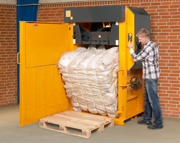 Ballenpresse Bramidan X30 LP Ballenauswurf Folie | Toel Recycling AG