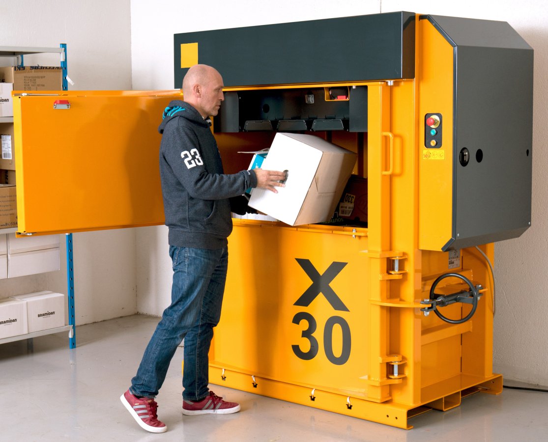 Ballenpresse Bramidan X30 LP Einfüllöffnung | Toel Recycling AG