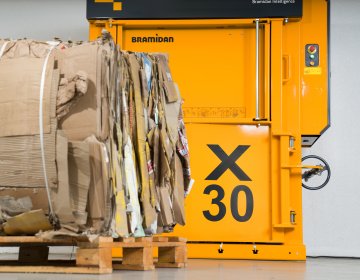 Ballenpresse Bramidan X30 LP Kartonballen | Toel Recycling AG