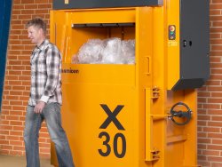Ballenpresse Bramidan X30 vollautomatische Schiebetür | Toel Recycling AG