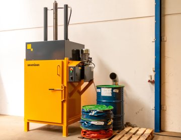 Fasspredde Bramidan DP16 gepresste Fässer | Toel Recycling AG