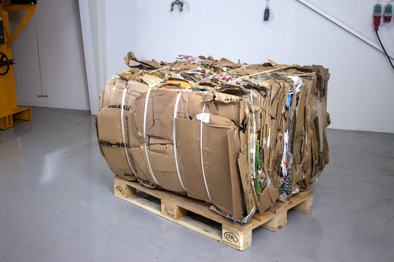 Ballenpresse Kartonballen | Toel Recycling AG