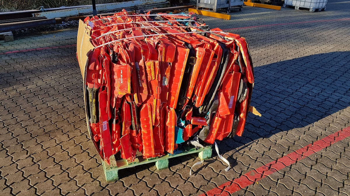 Kunststoffpresse Ballen Bramidan | Toel Recycling AG