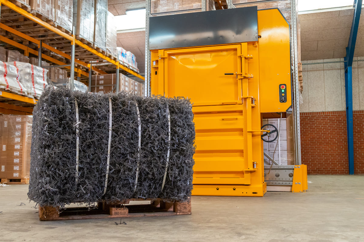 Kunststoffpresse Bramidan Ballen | Toel Recycling AG