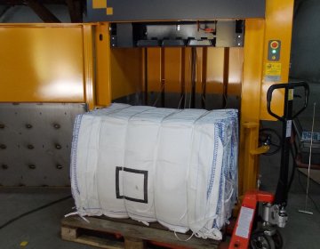 Kunststoffpresse Bramidan Big Bags | Toel Recycling AG
