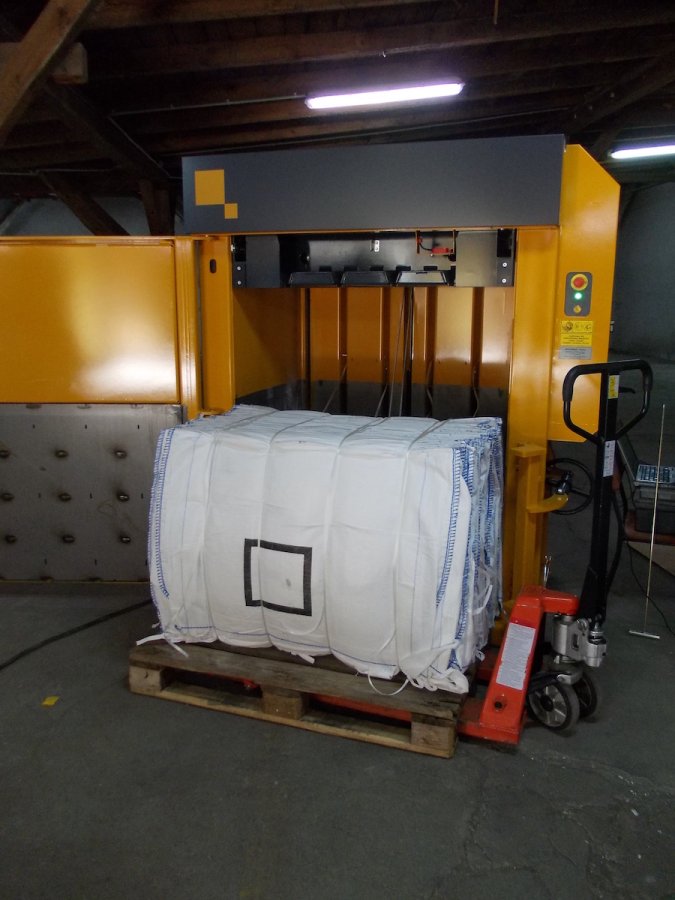 Kunststoffpresse Bramidan Big Bags | Toel Recycling AG