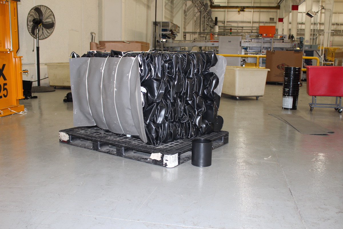 Kunststoffpresse Bramidan Kunststoffballen | Toel Recycling AG