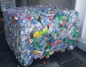 Kunststoffpresse Bramidan PET-Flaschen | Toel Recycling AG