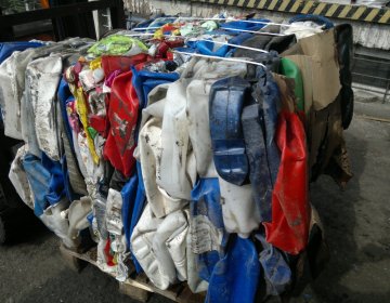 Kunststoffpresse Bramidan X25 Kunstsoffballen | Toel Recycling AG