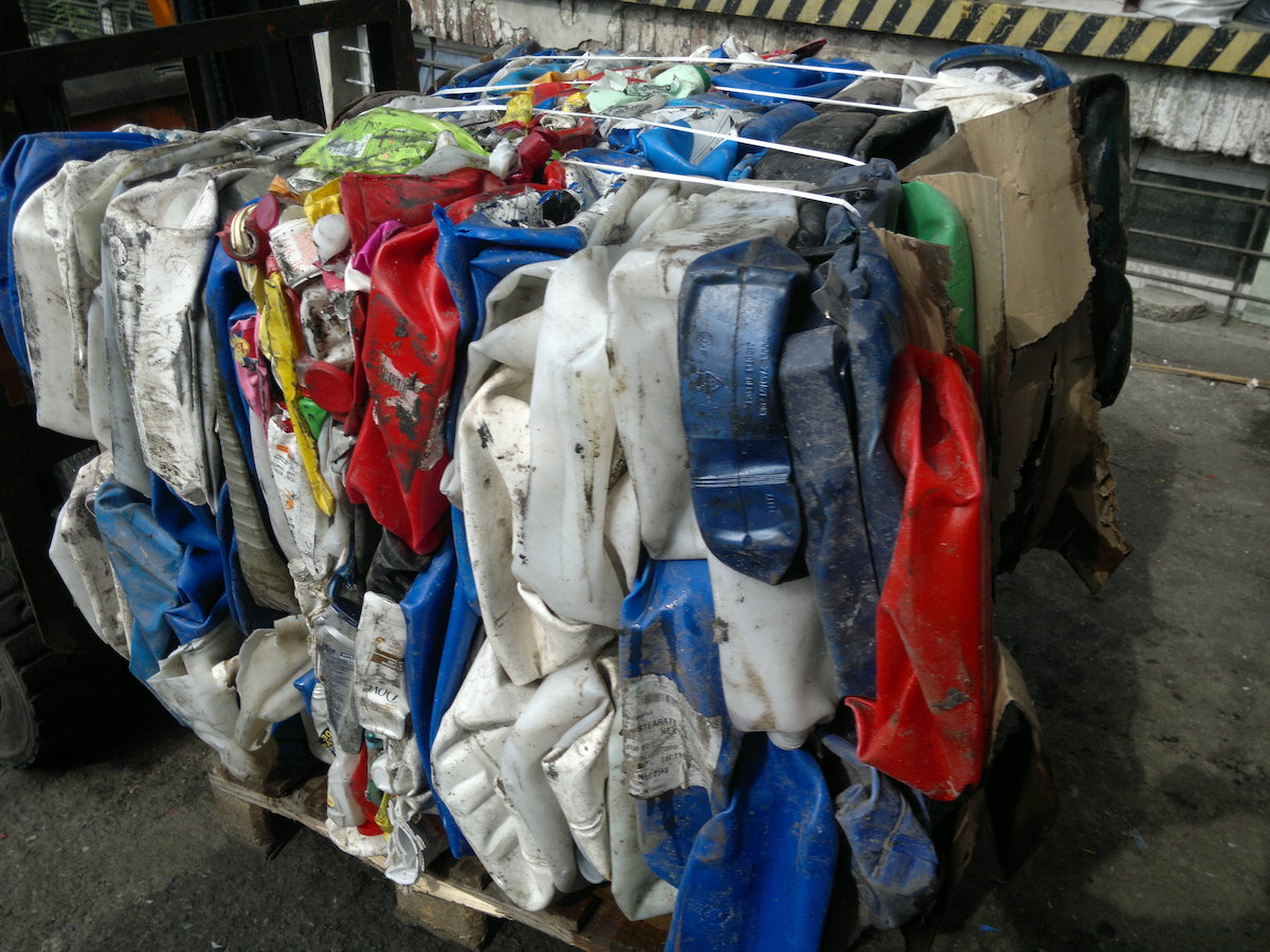 Kunststoffpresse Bramidan X25 Kunstsoffballen | Toel Recycling AG