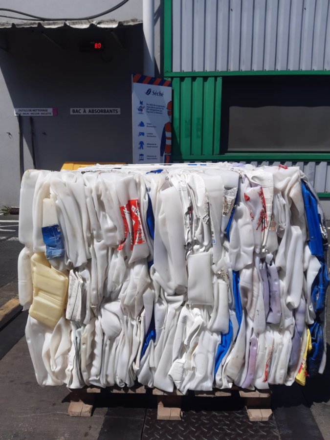 Kunststoffpresse Bramidan X50 Kunststoffballen | Toel Recycling AG