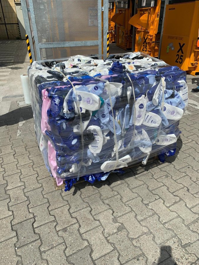 Kunststoffpresse Kunststoffballen | Toel Recycling AG