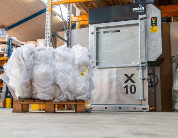 Kunststoffpresse verzinkt Bramidan X10 | Toel Recycling AG