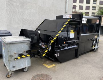 Presscontainer Absetzkipper Hub-Kippvorrichtung | Toel Recycling AG