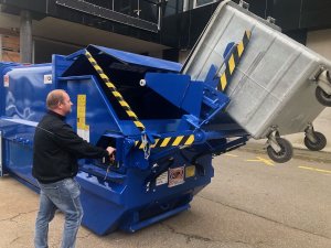 Presscontainer Welaki Hub-Kippvorrichtung | Toel Recycling AG