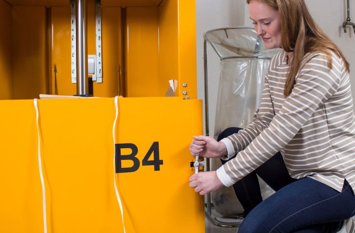 Presse à balles Bramidan B4 Ouverture de la porte