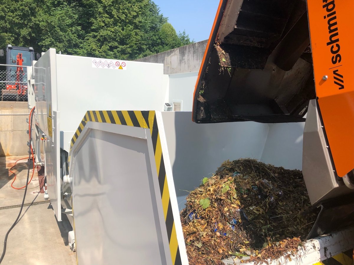 Presscontainer mit Kippschaufel Entleerung | Toel Recycling AG