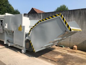 Presscontainer mit Kippschaufel | Toel Recycling AG