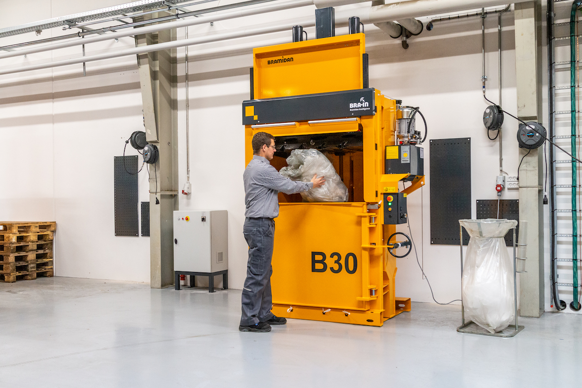 Ballenpresse Bramidan Halbautomatische Schiebetür