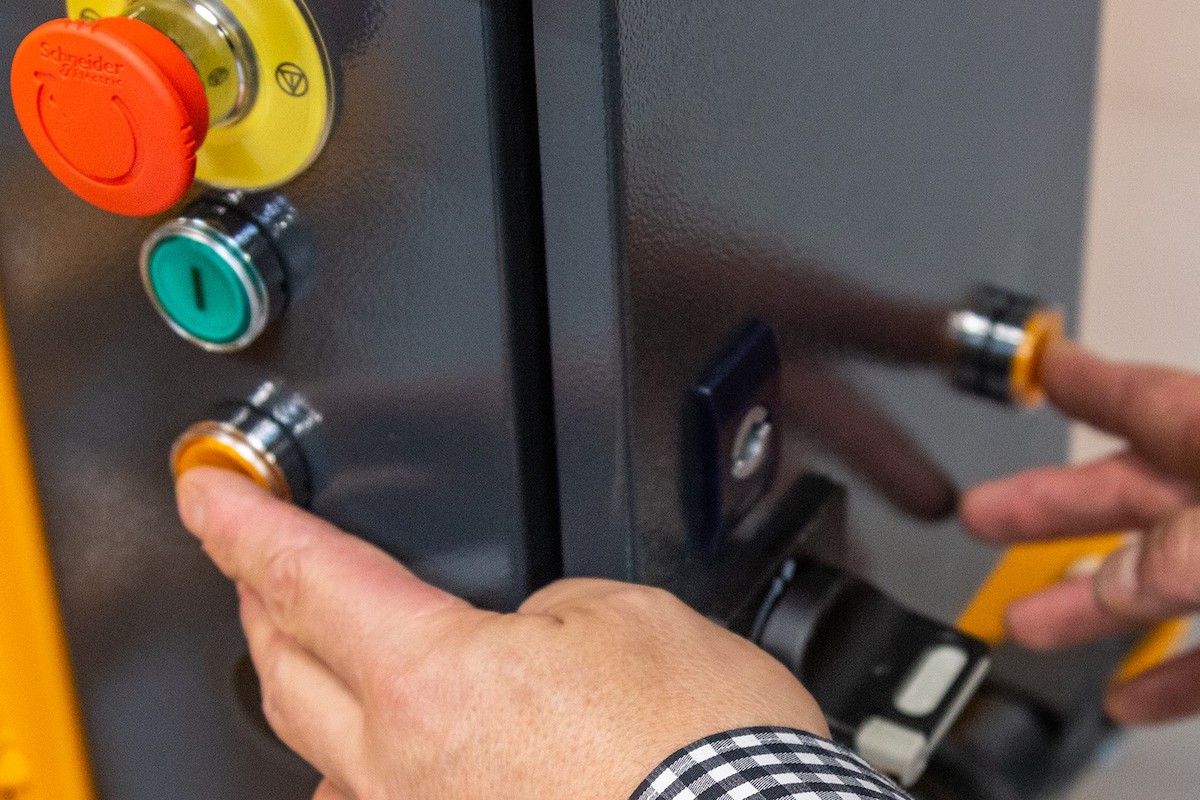 Ballenpresse Sicherheitsstandards Zweihandbedienung