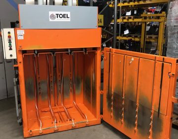 Ballenpresse Occasion Türklappe geöffnet