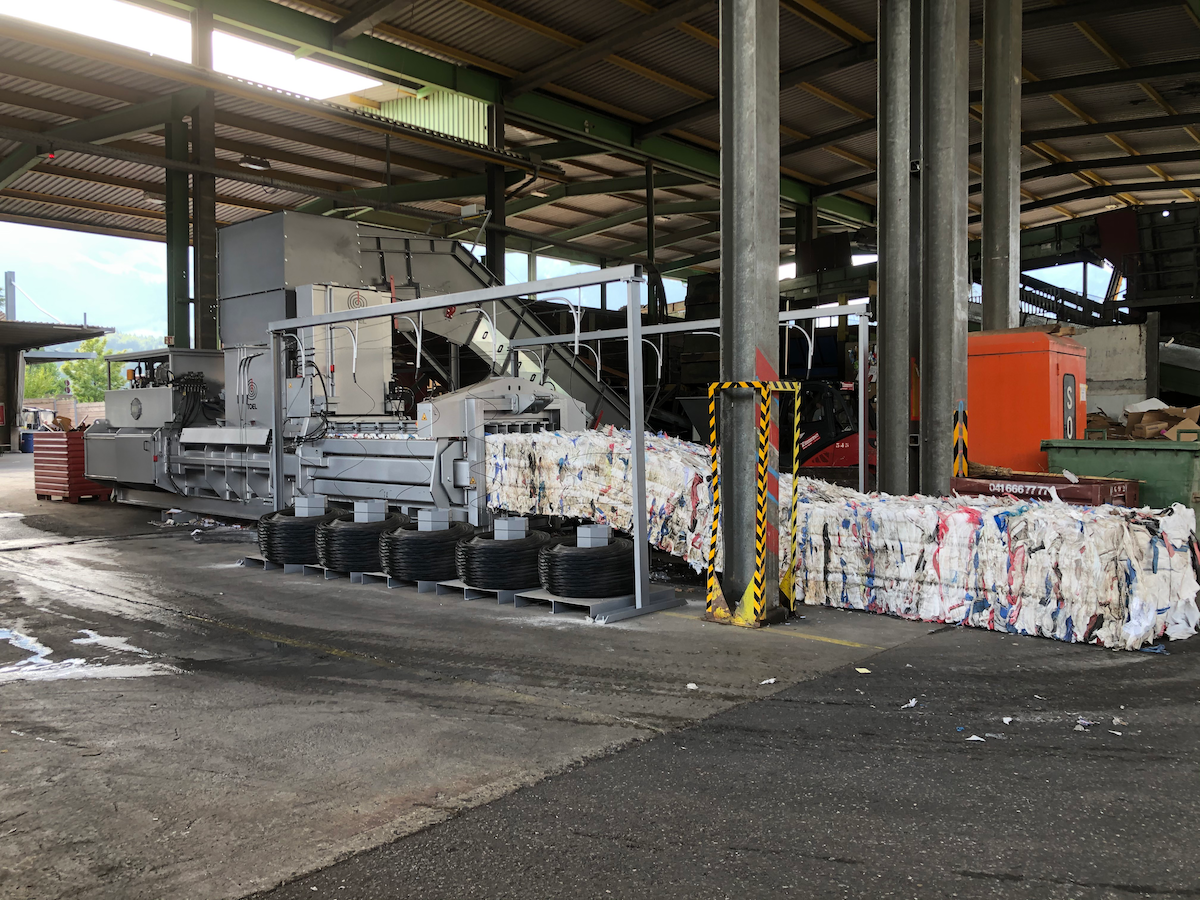 Presses à balles pour canalisations | Toel Recycling AG